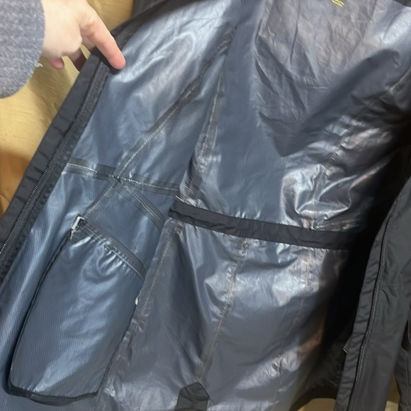 Lole brand black rain jacket - Picture 10 of 10